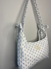 Load image into Gallery viewer, the dainty blue florals