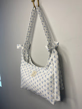 Load image into Gallery viewer, the dainty blue florals