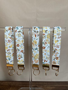 the butter yellow florals keychain