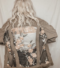 Load image into Gallery viewer, Levi’s Corduroy with Pastel Florals
